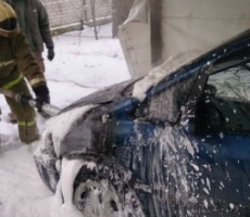 Загоревшийся в Коломне автомобиль потушили за 15 минут