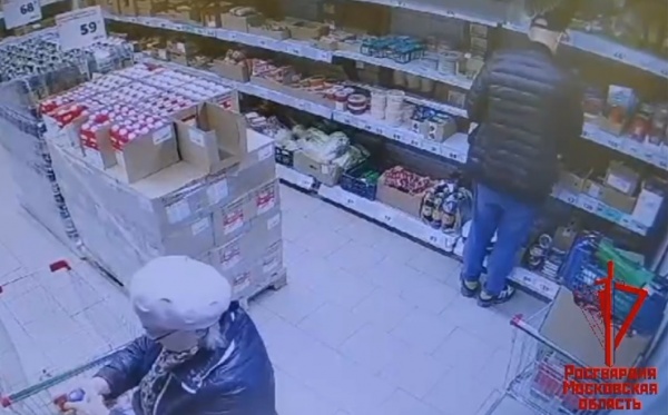 12 упаковок сливочного масла и икру украли в Коломне