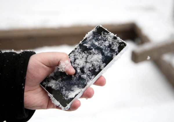 Как пользоваться смартфоном на морозе?