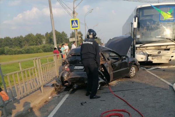 Легковушка столкнулась с пассажирским автобусом в Луховицах
