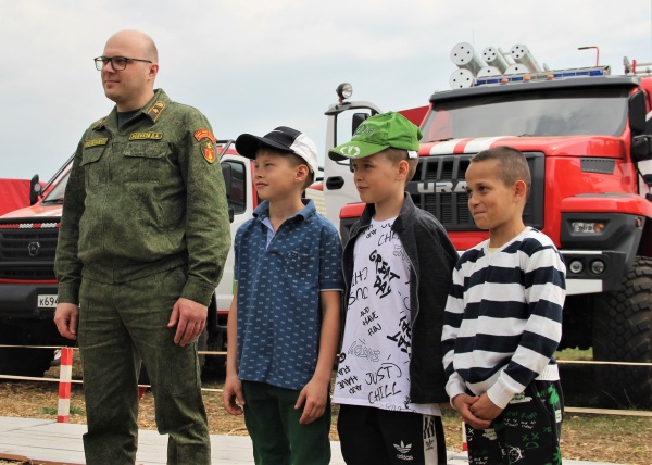 Луховицкие школьники спасли от надвигающегося на лес пожара