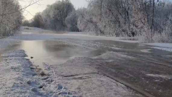 Из-за аномально теплой зимы в Павлово не смогли установить понтонный мост через Оку
