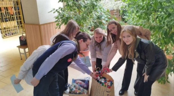 Школьники из Серебряных Прудов приняли участие в акции "Добрые крышечки"