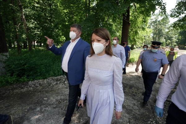 Вице-губернатор региона Наталья Виртуозова посетила Запрудский парк