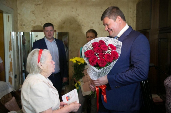 Денис Лебедев поздравил с юбилеем 100-летнюю коломчанку