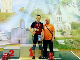 Тяжелоатлет Денис Титов вернулся с победой с турнира "Золотые купола"