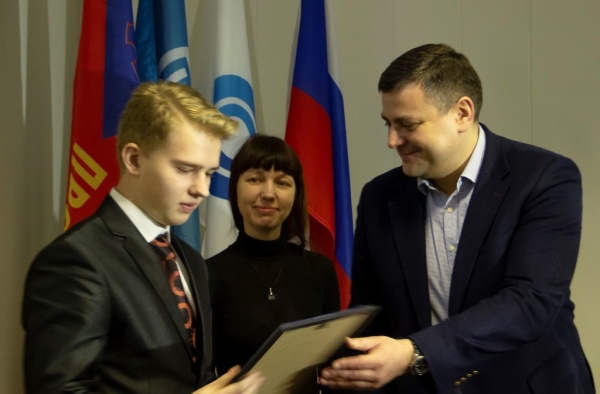 Три студента будут получать стипендию от Коломенского завода