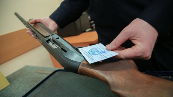 Полицейские Зарайска проводят комплексную проверку владельцев оружия
