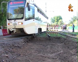 На улице Осипенко ремонтируют трамвайный переезд