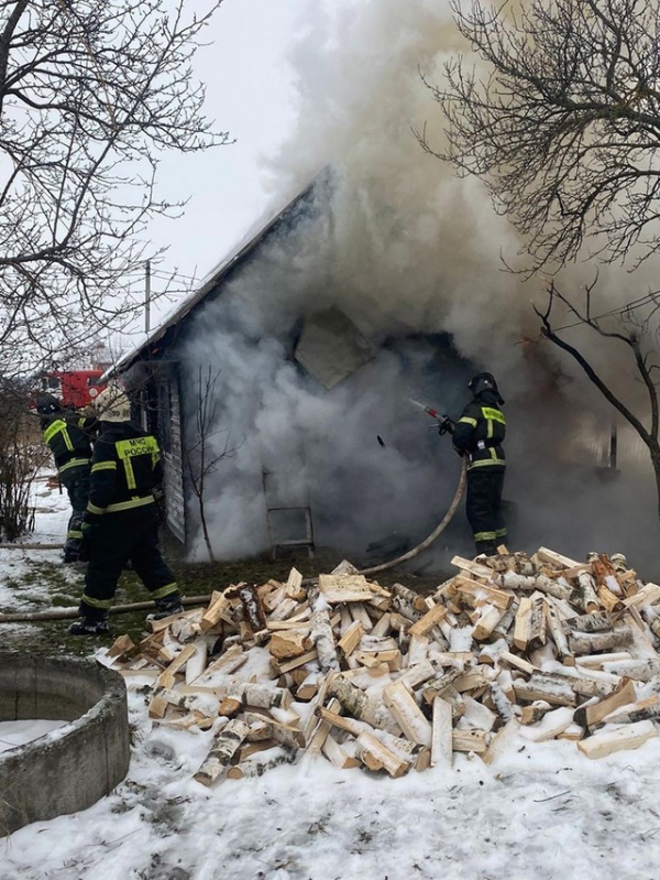 Зарайские спасатели ликвидировали пожар в бане и дачном доме