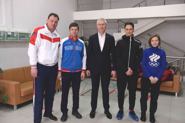 Министр спорта РФ встретился с конькобежцами и их тренерами в Коломне