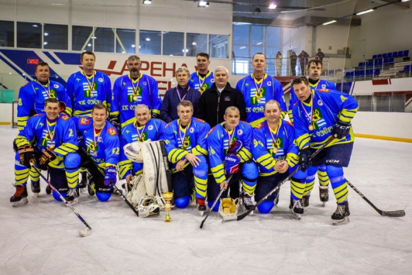Ветераны хоккея сразились на региональном турнире