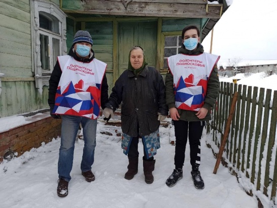 Волонтёры помогли пожилым коломенцам почистить снег