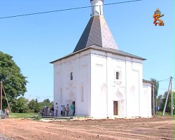 В самой древней церкви Коломенского района прошло первое после реставрации богослужение