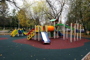 Еще в нескольких дворах Коломны появились новые детские площадки