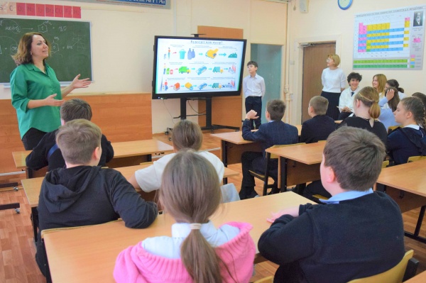 Сотрудники «ВМУ» провели открытый урок экологии для учащихся Москворецкой гимназии