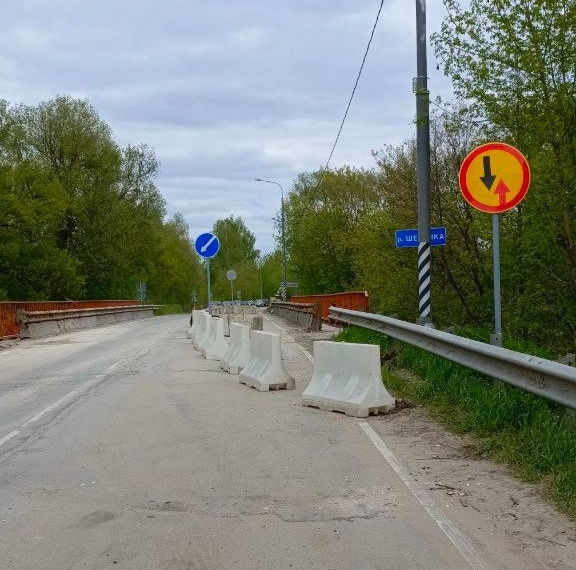Проблему с фурами, следующими по аварийному мосту через Щелинку, планируют решить с помощью видеонаблюдения