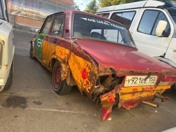 Коломенцы жалуются на бесхозные старые автомобили во дворах