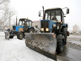 Коммунальщики перешли на режим зимней уборки дорог