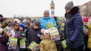 Более 1 тыс светоотражателей раздали жителям Коломны в рамках "Безопасных каникул"