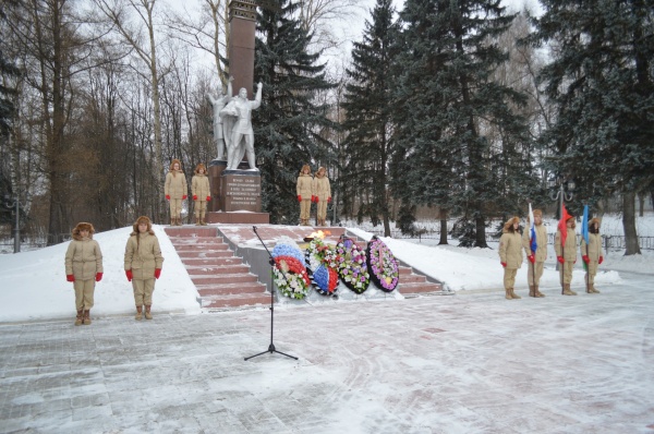 В Луховицах почтили память неизвестных солдат