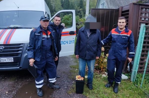 Егорьевские спасатели вывели из леса пожилого грибника