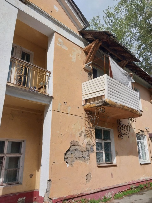 В разрушающемся доме на улице Суворова выполнят ремонт