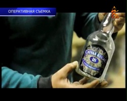 "Палёный" алкоголь: как его отличить, и сколько бутылок изъяли у черкизовских "самогонщиков"