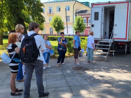 38 человек проверили своё здоровье в сквере имени Зайцева