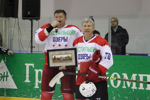 Денис Лебедев поздравил тренера и отца олимпийского чемпиона