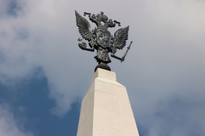 Обелиски на Московской заставе увенчали двуглавыми орлами