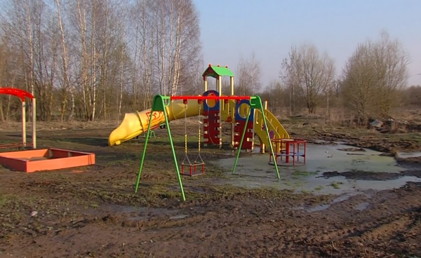 Детская площадка в селе Маливо превратилась в аквапарк