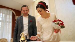 Жители Подмосковья смогут зарегистрировать брак в новогоднюю ночь