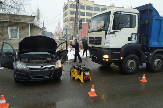 В Егорьевске женщину зажало в салоне авто