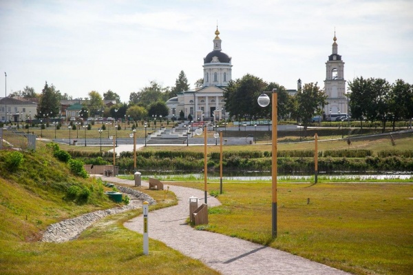 Благоустройство зоны отдыха на берегу реки Коломенки завершается