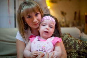 Родителям Анечки Лопатиной осталось собрать на операцию дочери 168 тысяч рублей