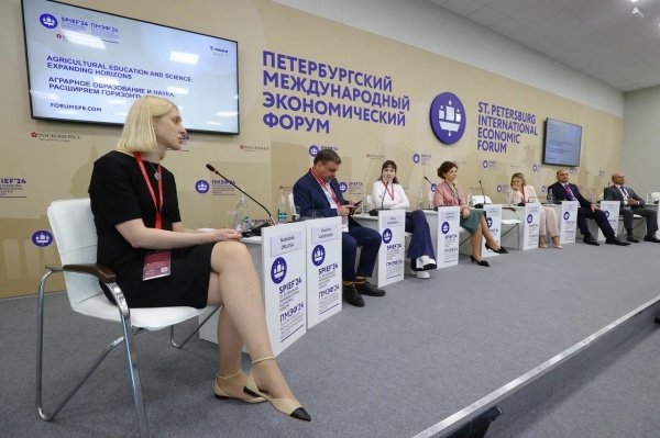 Советник генерального директора «Уралхима» Александра Глазкова приняла участие в дискуссии на ПМЭФ-2024