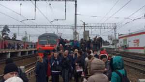 Электричку "Москва - Голутвин" остановили на станции "Платформа 47 километр" из-за бесхозной сумки
