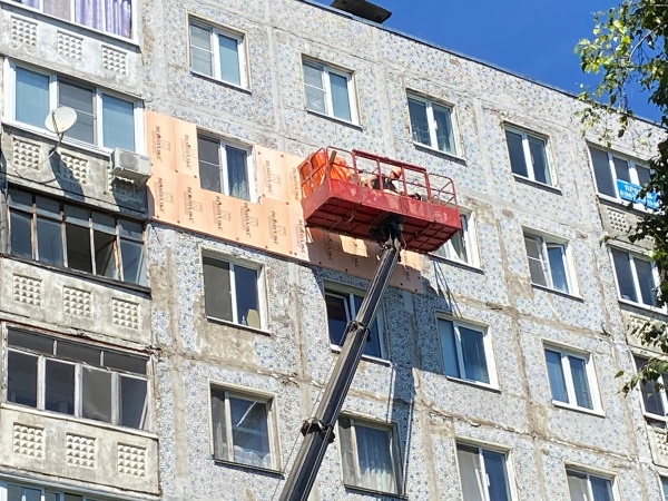 Локальное утепление провели рабочие ДГХ в колычёвской многоэтажке
