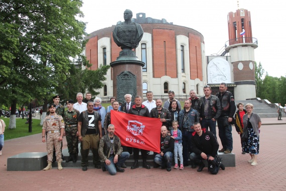 Воскресенские мотоциклисты почтили память маршала Победы мотопробегом
