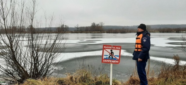 В Коломне спасатели провели рейд у озера Песочное