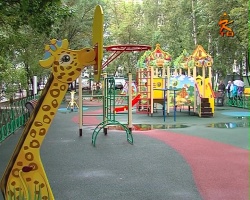 В понедельник на проспекте Кирова появилась новая детская площадка
