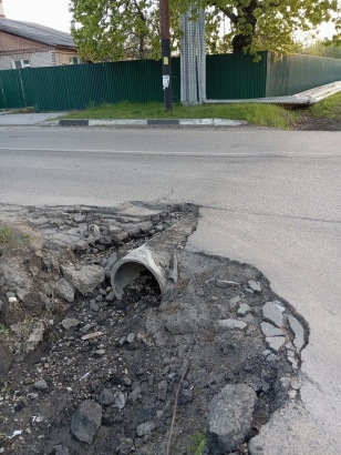 В Щурове устранили провал водостока