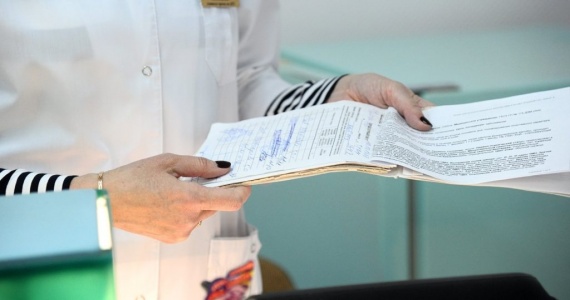 Поликлиники смогут отказаться от бумажных медкарт