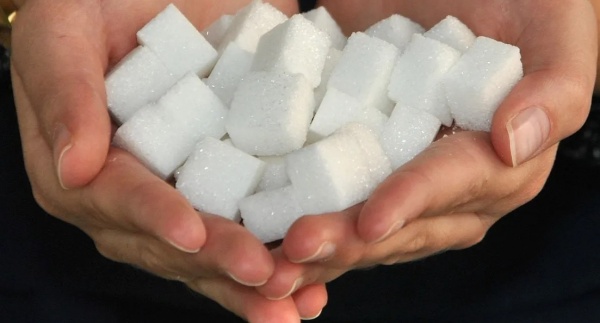 В Роспотребнадзоре объяснили, сколько сахара можно съедать ежедневно