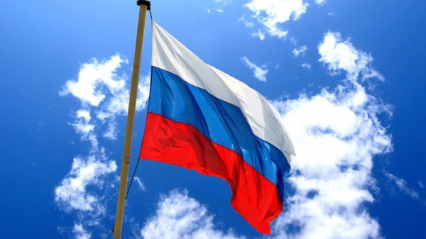 В День Российского флага посетителям МФЦ подарят значки