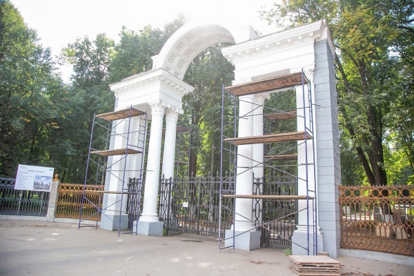 В парке Мира восстановят кованую ограду