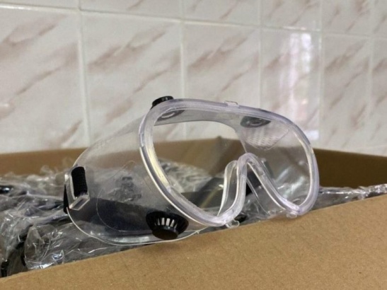 В Озерскую больницу поступили защитные пластиковые очки