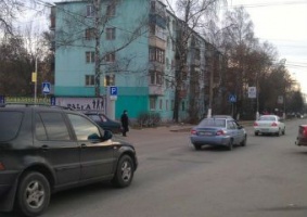 Местные жители просят обезопасить движение по ул.Гагарина