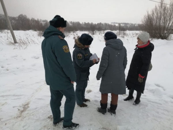 Сотрудники Госпожнадзора напомнили озерчанам о мерах пожарной безопасности 